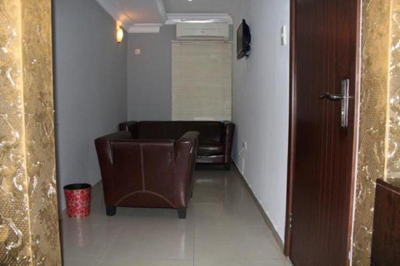 Theodawn Hotels @ Suite 29 Ikeja Exterior photo